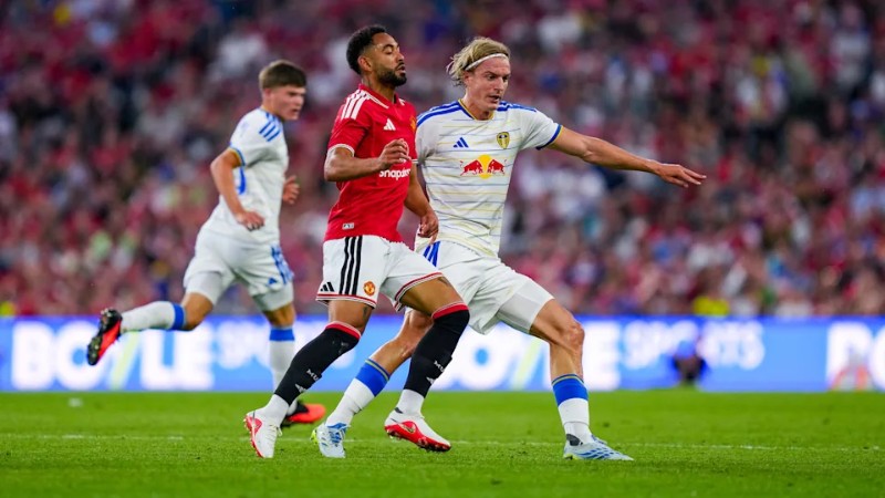 Leeds United quyết tâm giành điểm trước Manchester United